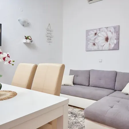 Lumi Rogoznica (Sibenik-Knin)