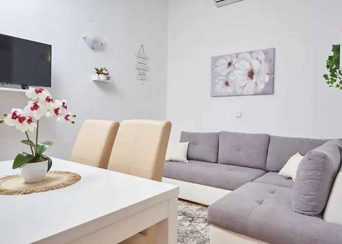 Lumi Rogoznica (Sibenik-Knin)