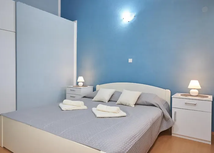 Lumi Rogoznica (Sibenik-Knin)